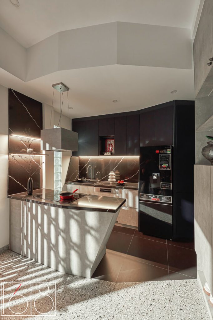 MODERN HOUSE 7 15 4