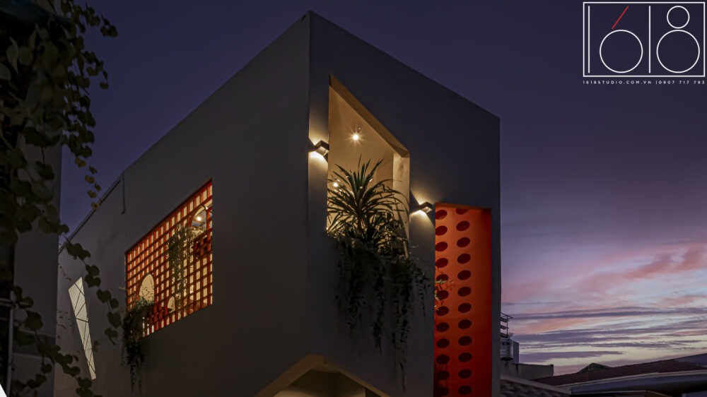 MODERN HOUSE 41 46